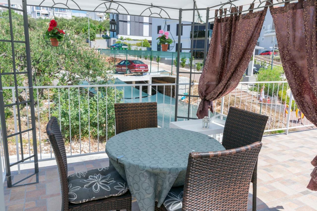 Apartments Zmika Primosten Ngoại thất bức ảnh