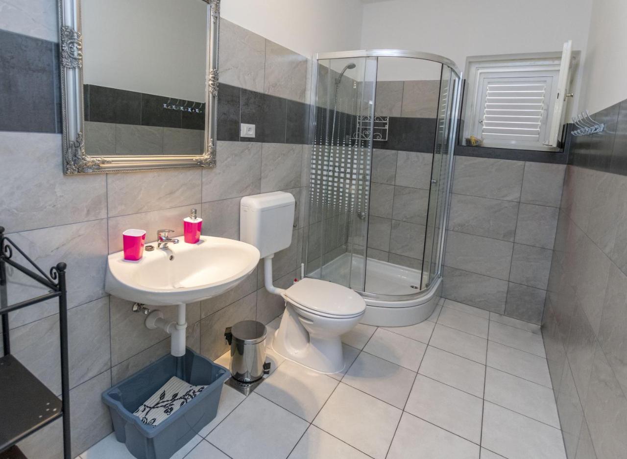 Apartments Zmika Primosten Ngoại thất bức ảnh