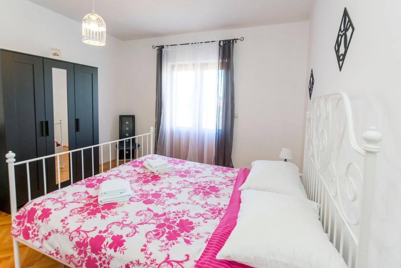 Apartments Zmika Primosten Ngoại thất bức ảnh